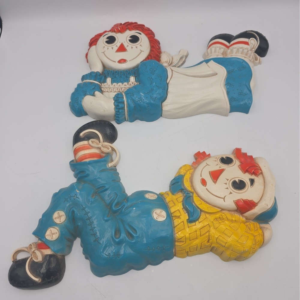 Vintage 1977 Pair Raggedy Ann & Andy Plastic Laying Wall Plaques Bobbs Merrill
